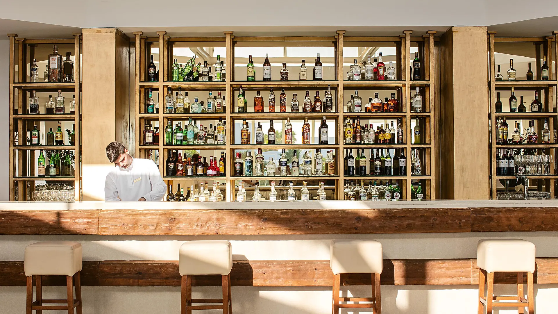 Resort Grecotel Luxme White